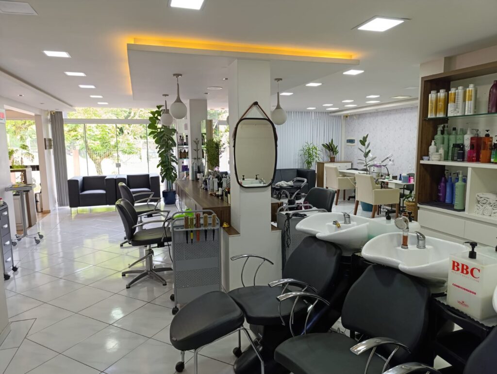 Espaço · Dannilo Cabeleireiro — salão de beleza em Água Verde, Blumenau - SC