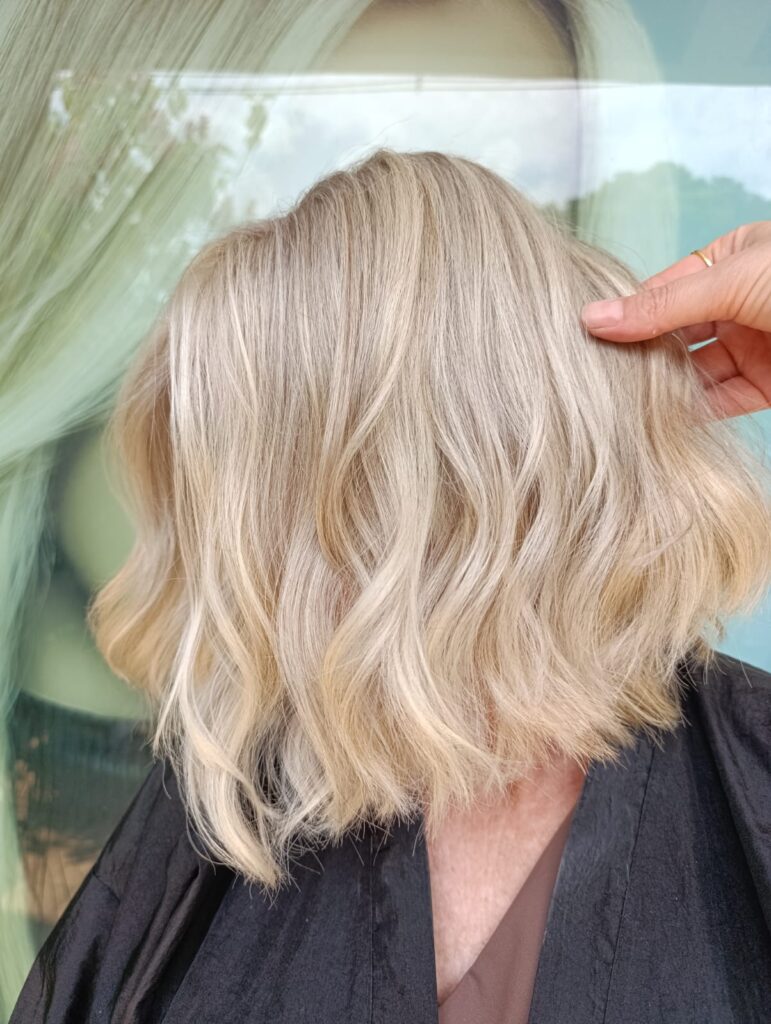 Loiro com ondas no Dannilo Cabeleireiro